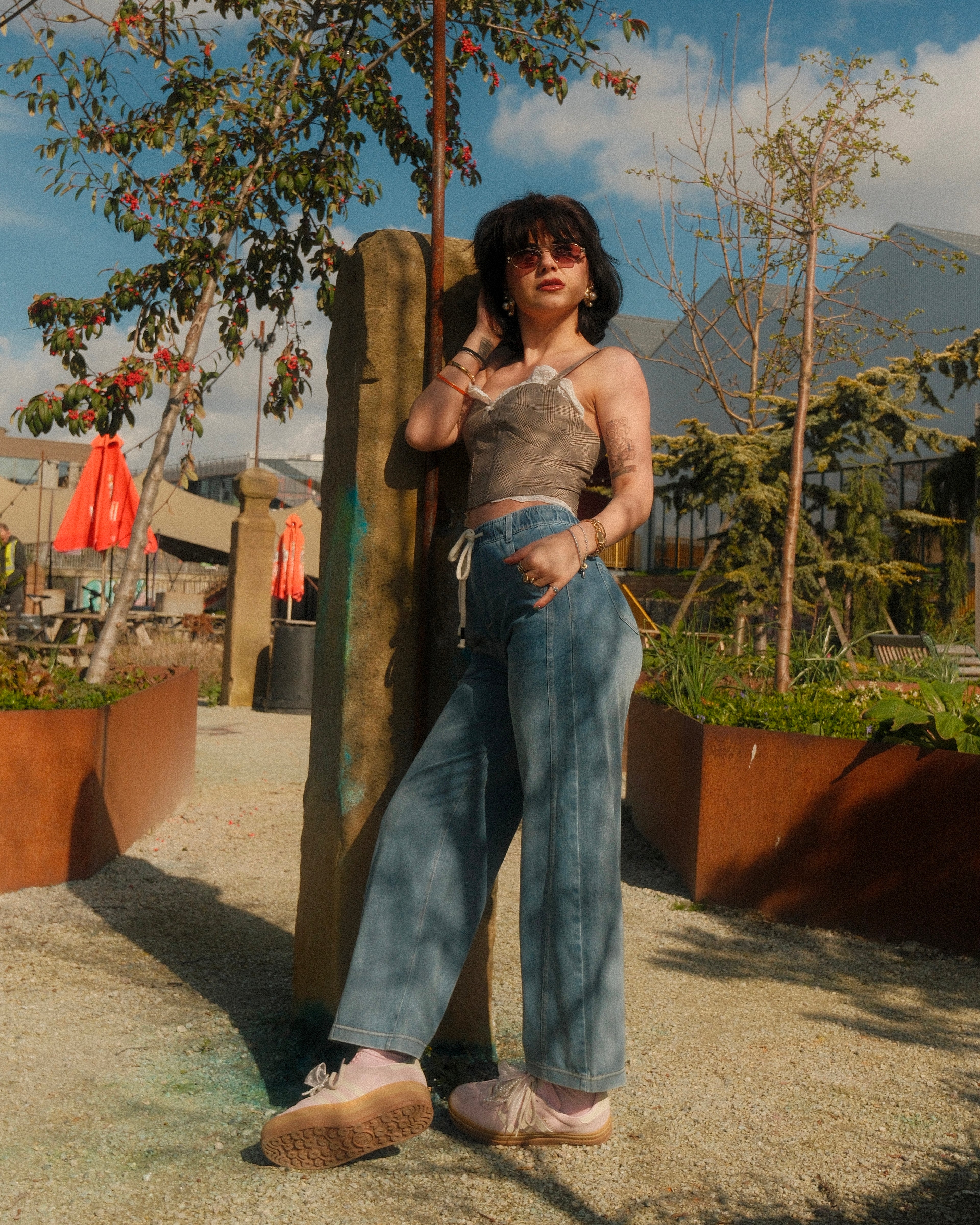 Lorenza - Seam Detail Barrel Shape Jeans