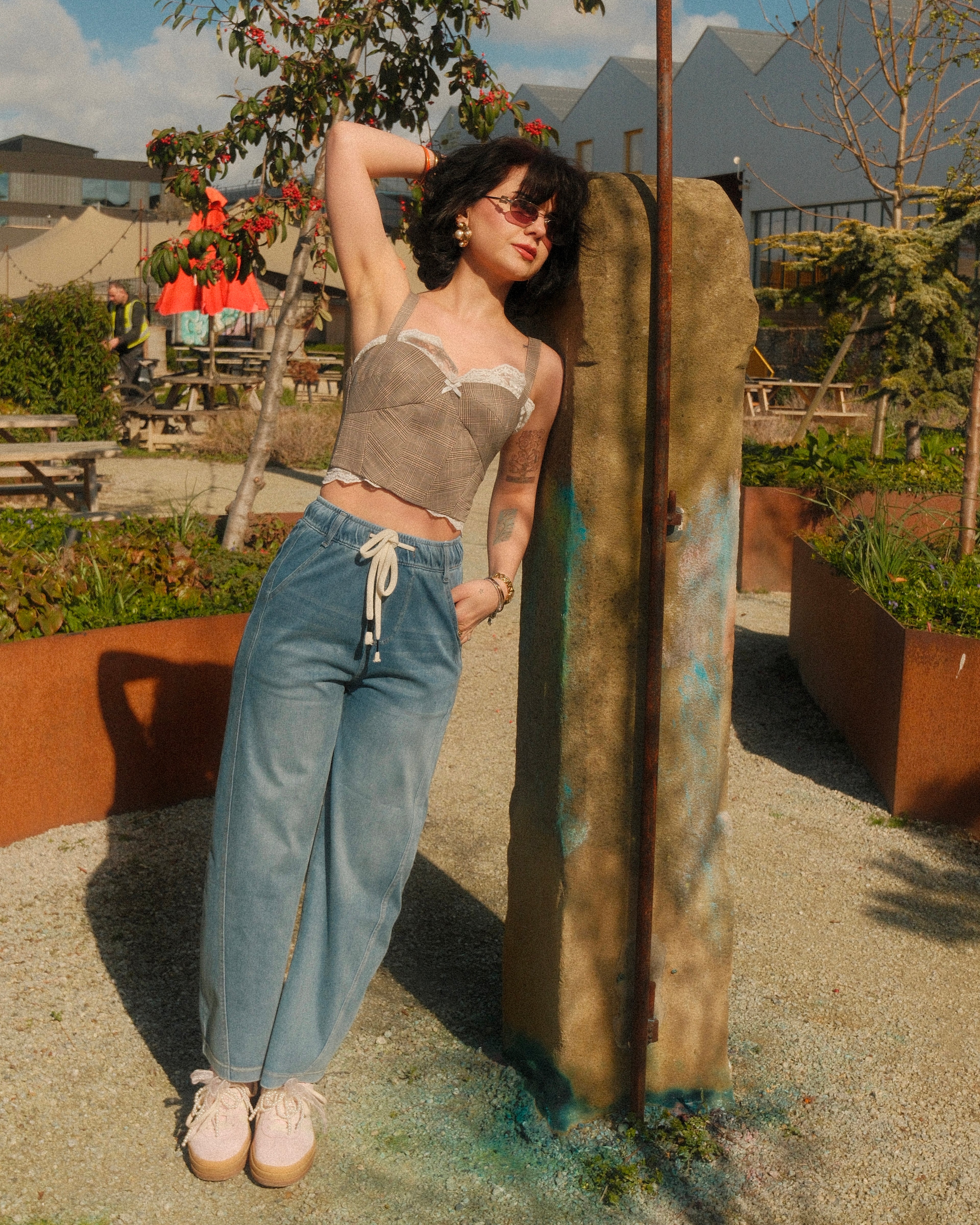 Lorenza - Seam Detail Barrel Shape Jeans