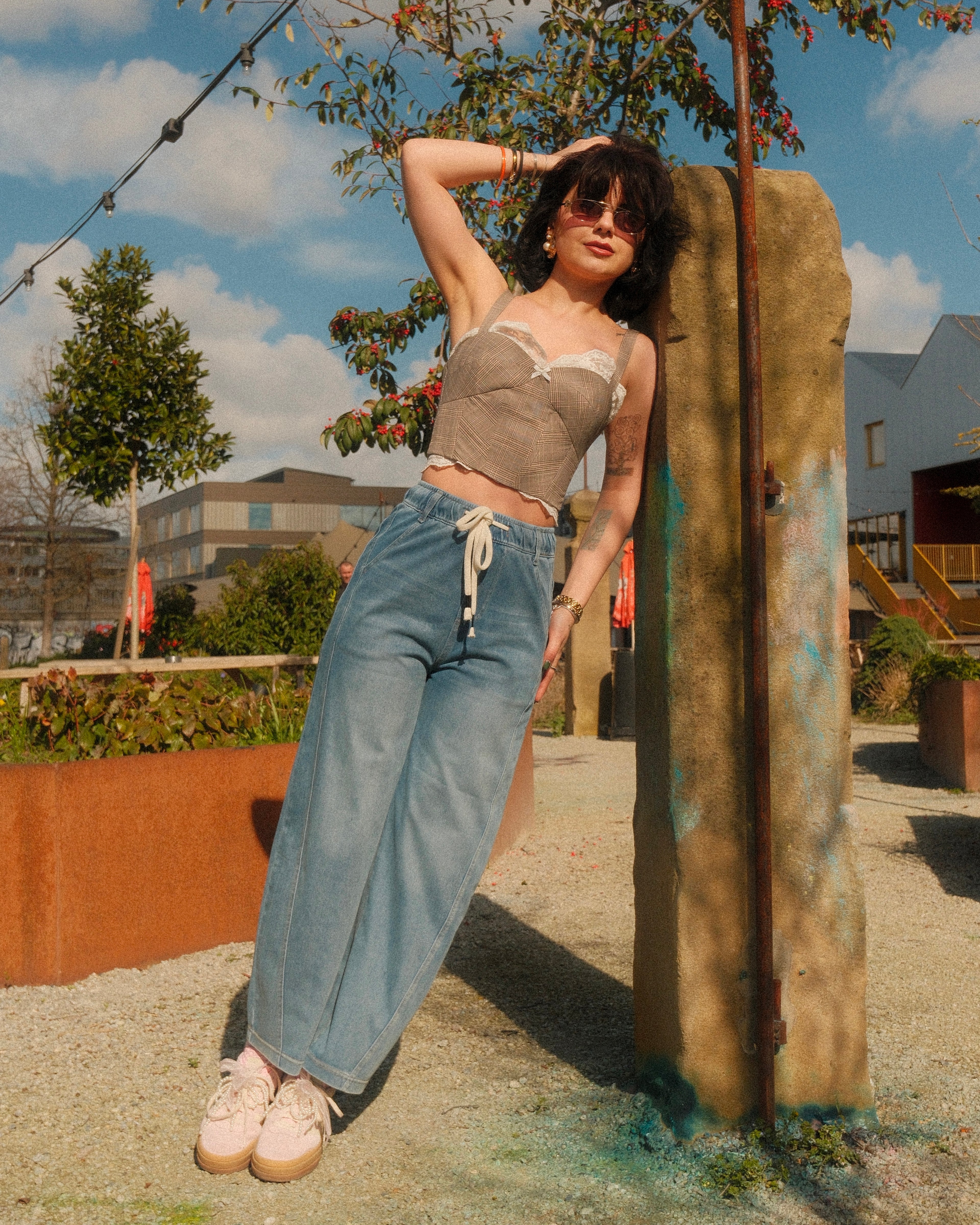 Lorenza - Seam Detail Barrel Shape Jeans