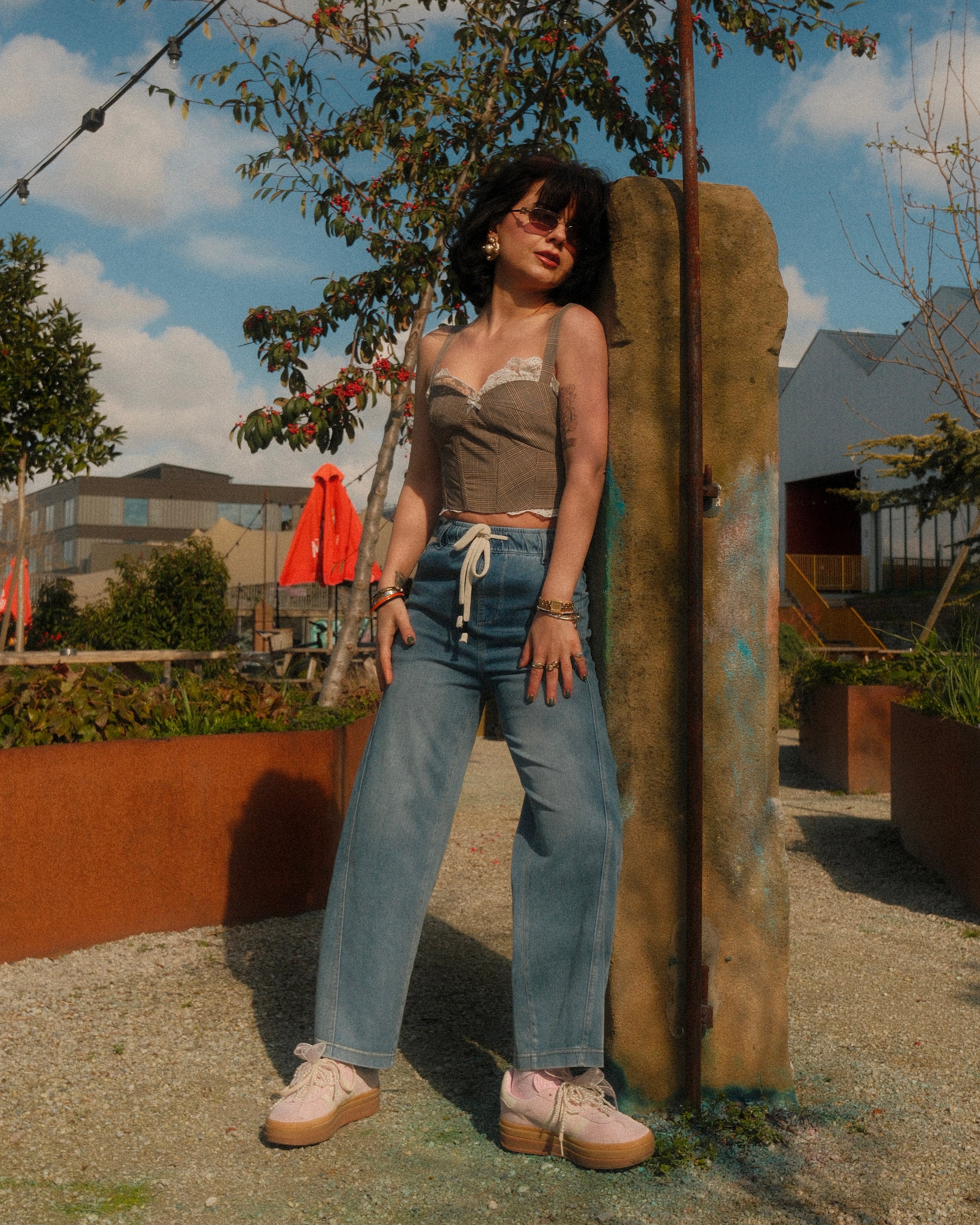 Lorenza - Seam Detail Barrel Shape Jeans