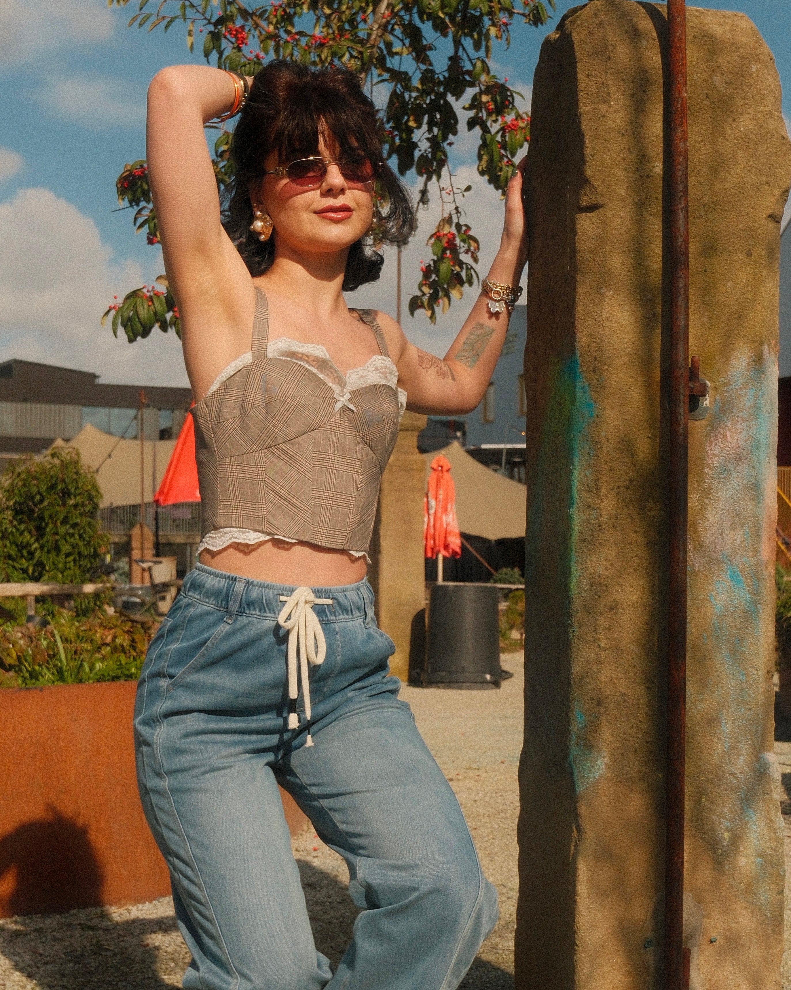 Lorenza - Seam Detail Barrel Shape Jeans