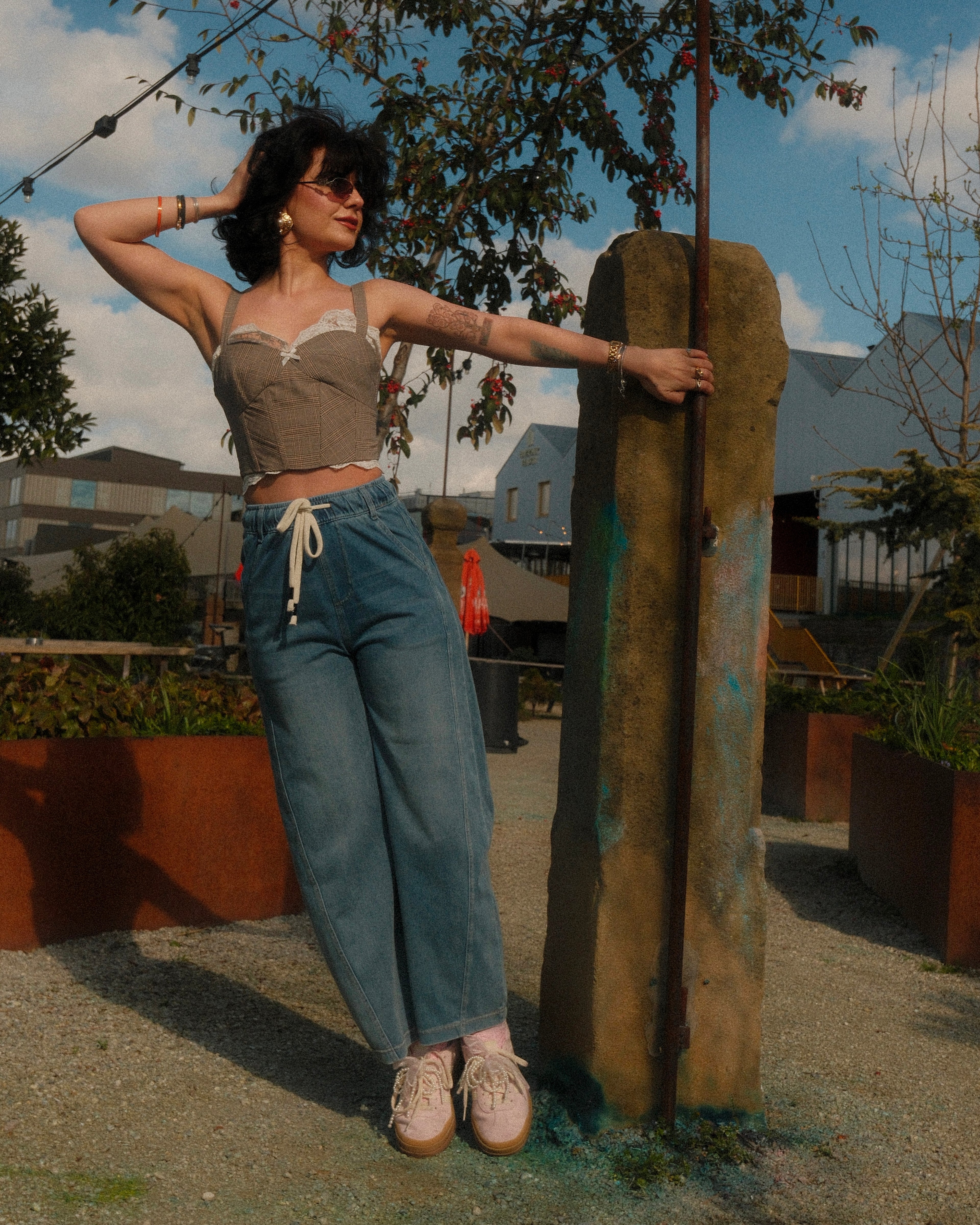 Lorenza - Seam Detail Barrel Shape Jeans