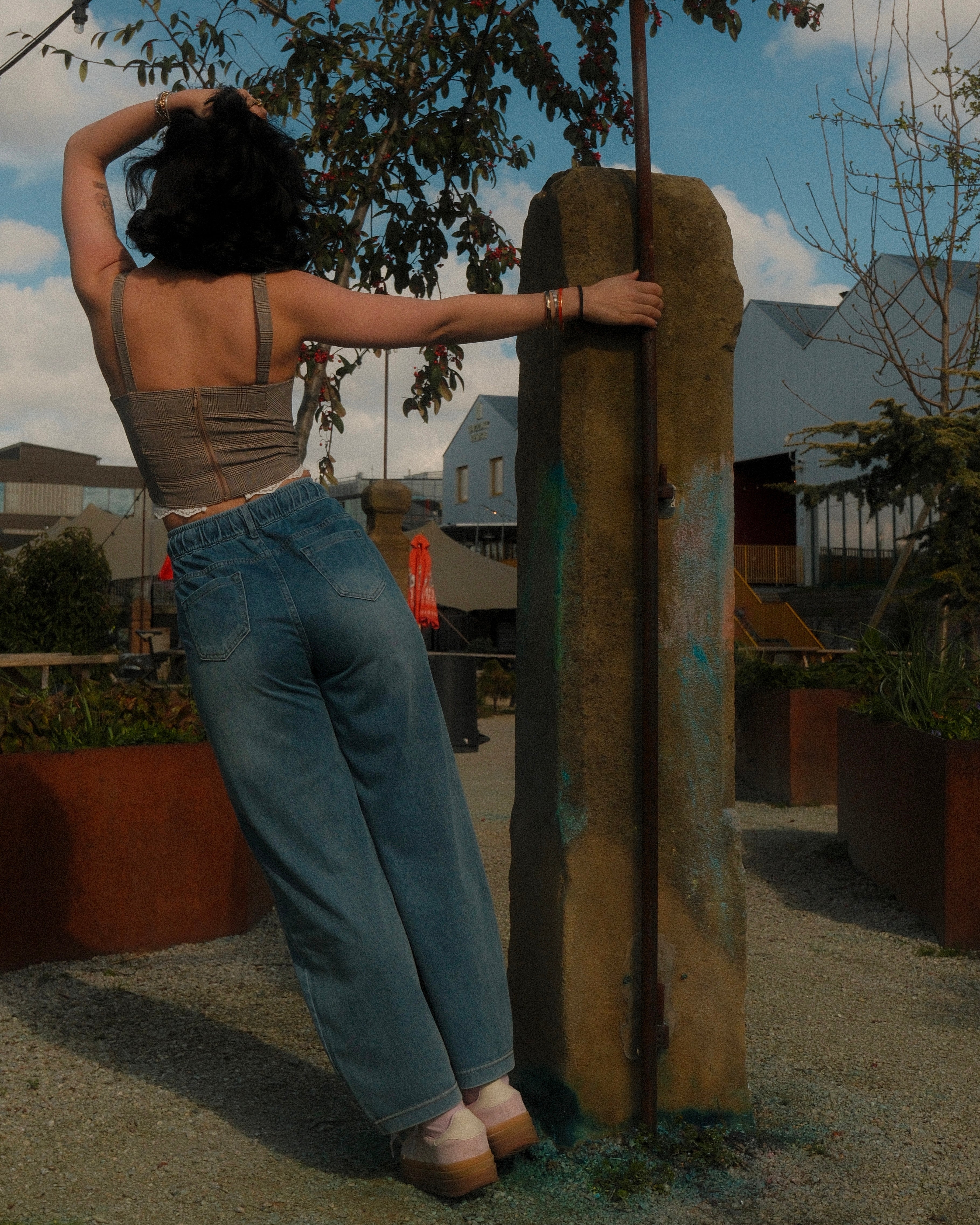 Lorenza - Seam Detail Barrel Shape Jeans